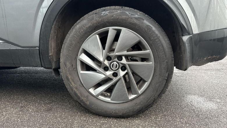 Nissan Qashqai 1.3 DiG-T MH Acenta Premium 5dr Petrol Hatchback